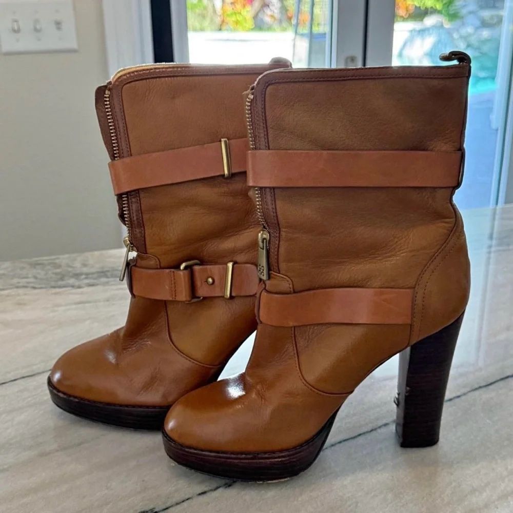 🤎 Coach Leather Buckle Zip Heeled Ankle Boots Size 6.5B 🤎 - Picture 2 of 5
